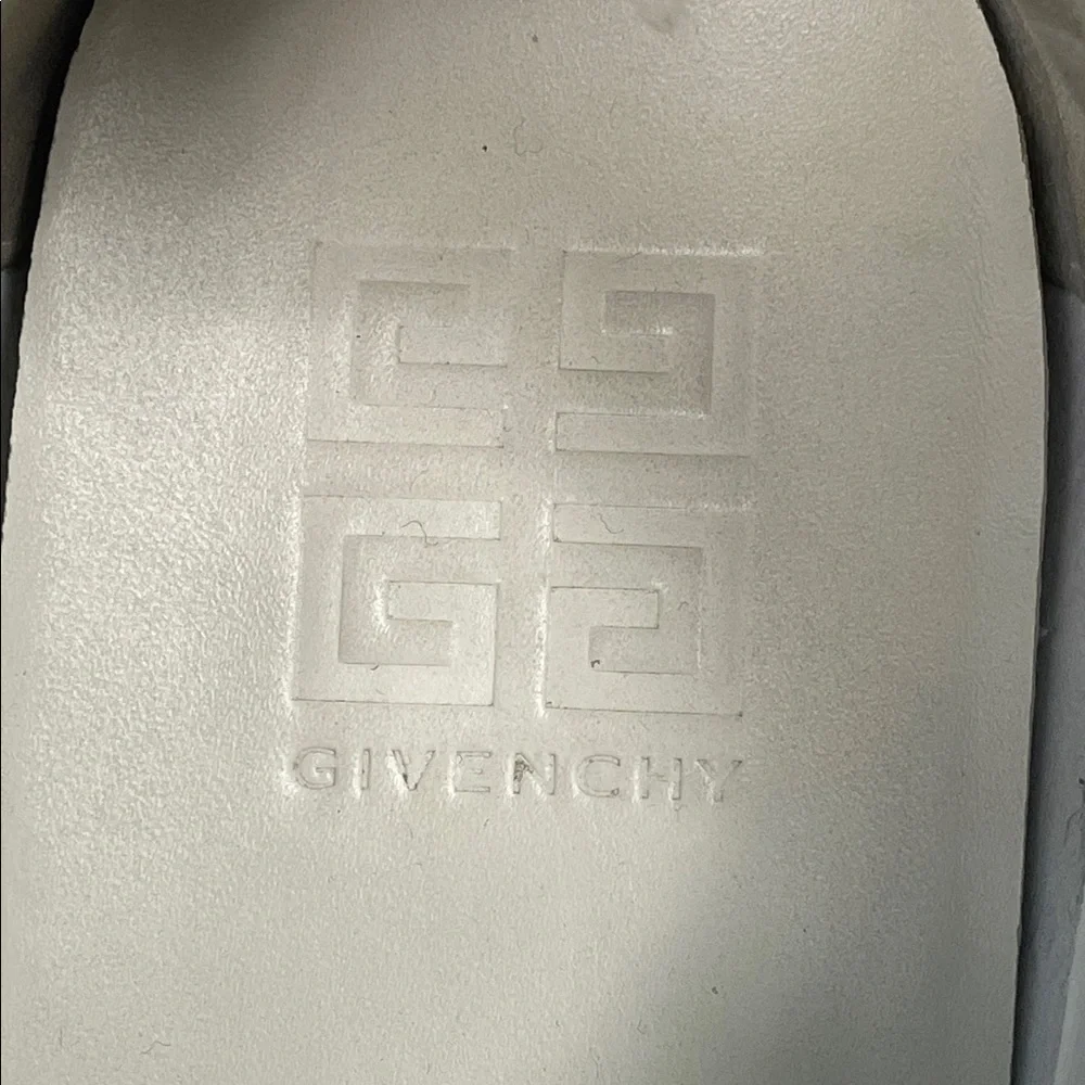 Givenchy Spectre Runner Sneakers In Leather With Zip White Sz 41